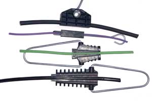 La tensión y la suspensión de las abrazaderas de cable